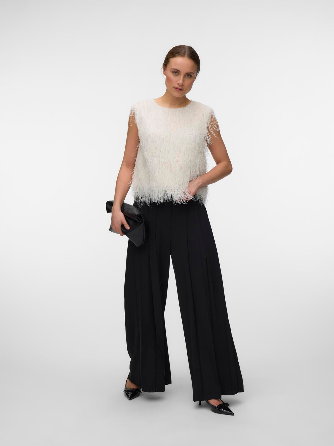 model_shot-front